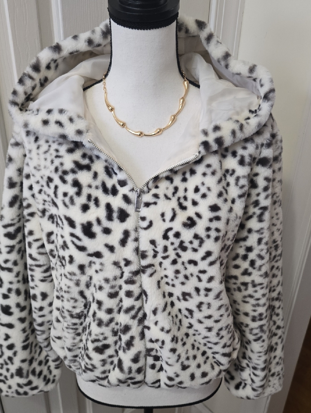 Arizona Jean Co Brand Womens Junior Faux Fur Leopard Print Hooded Jacket Size SM